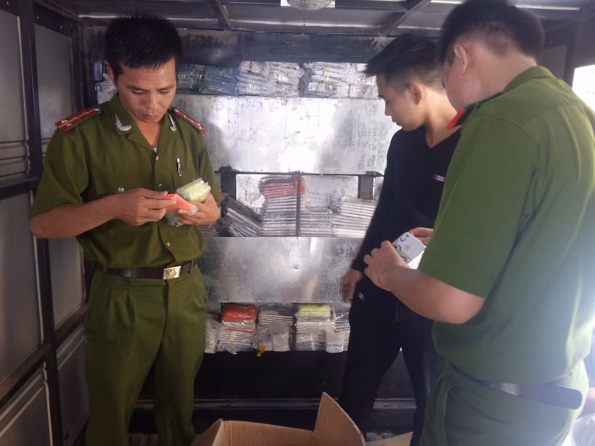Truy duoi 5 tinh bat xe buon lau 1300 dien thoai hang xa xi-Hinh-4