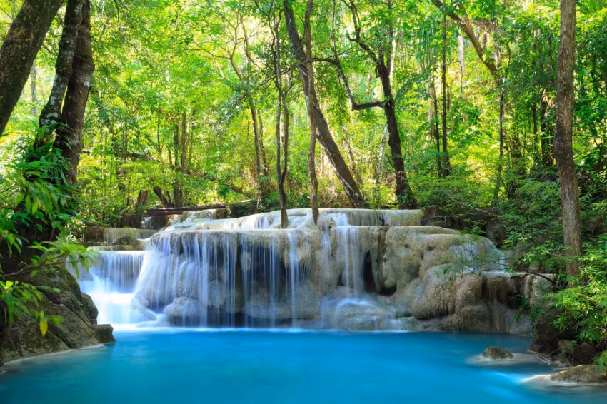 Tất nhiên, điểm thu hút chính trong công viên quốc gia này vẫn là thác nước Erawan tuyệt đẹp.