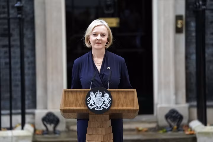 Dieu gi xay ra sau khi Thu tuong Liz Truss tu chuc