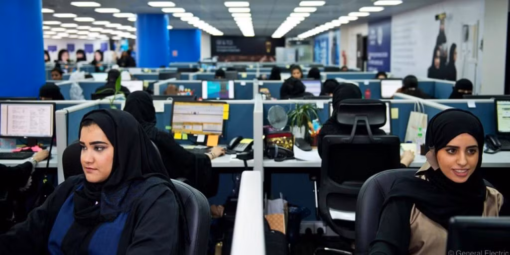 Dù được tự do đi làm nhưng phụ nữ Arabia Saudi lại không được phép mở tài khoản ngân hàng đứng tên mình. Điều đó có nghĩa là họ không có quyền kiểm soát tài chính dù cho đó là tiền họ kiếm được, trừ khi có sự đồng ý của người giám hộ. Ảnh: IT.