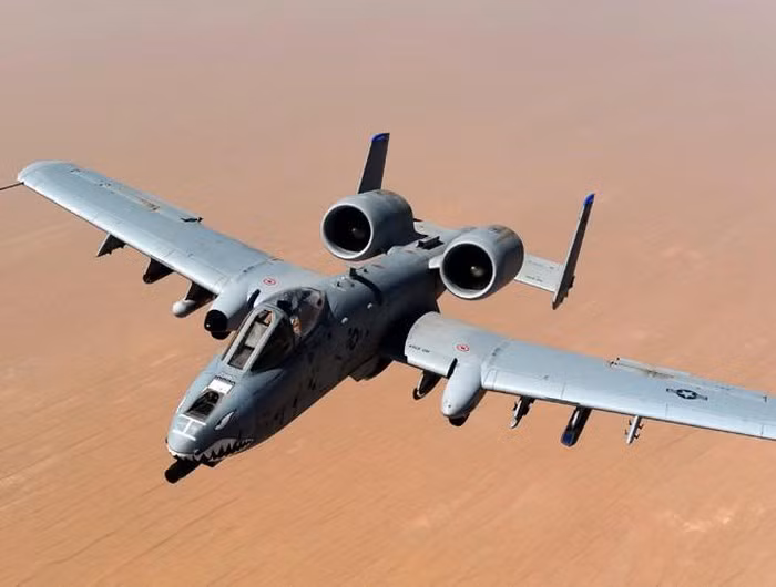 Chiến đấu cơ Mỹ khi huấn luyện thường mang mô hình vũ khí để giúp phi công làm quen với kỹ thuật công kích và đặc tính khí động học của vũ khí, cũng như tiết kiệm chi phí diễn tập.
