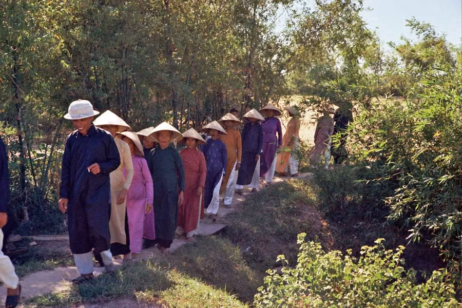 Các cụ bà bên nhà cô dâu.