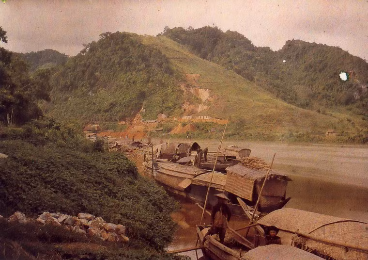 Những con thuyền gần một mỏ đồng, 1915.