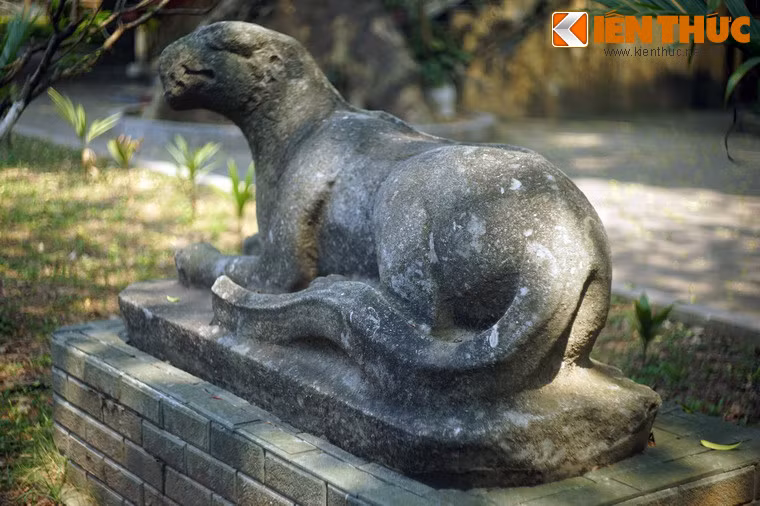 Có thể nói, nghệ thuật tả thực và cách điệu đã được kết hợp nhuần nhị trong tác phẩm này.