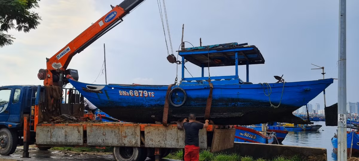 Đà Nẵng: Âu thuyền Thọ Quang trước giờ siêu bão Noru đổ bộ - Hình 2 Da Nang: Au thuyen Tho Quang truoc gio sieu bao Noru do bo-Hinh-2