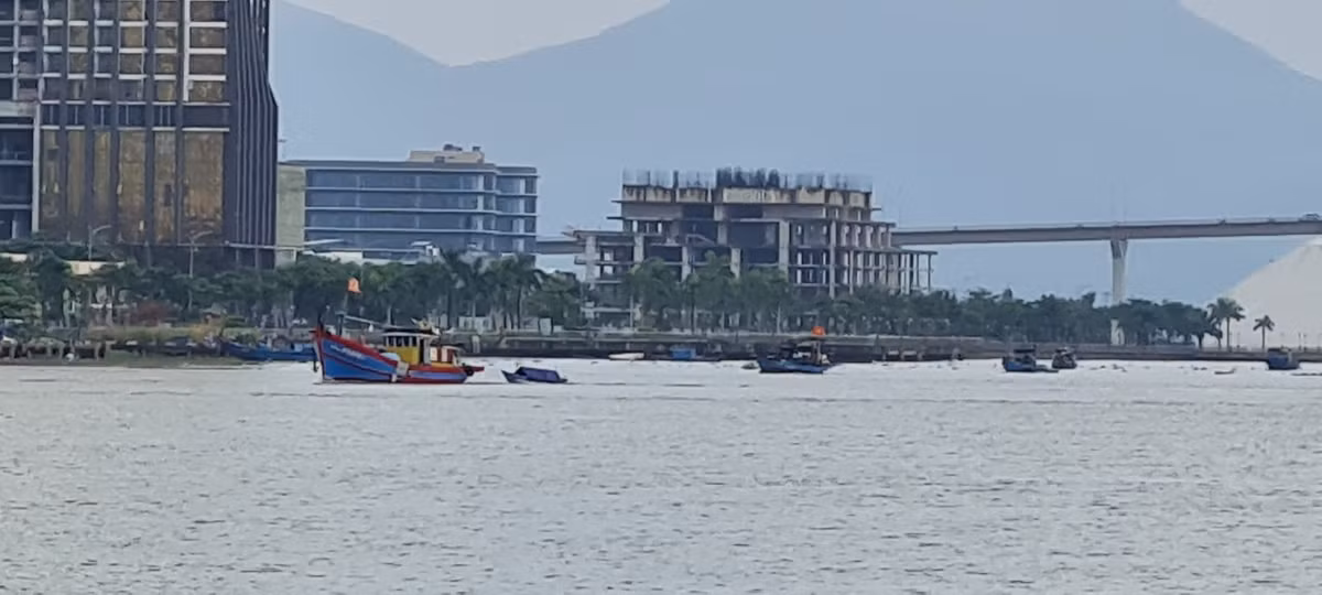 Đà Nẵng: Âu thuyền Thọ Quang trước giờ siêu bão Noru đổ bộ Da Nang: Au thuyen Tho Quang truoc gio sieu bao Noru do bo