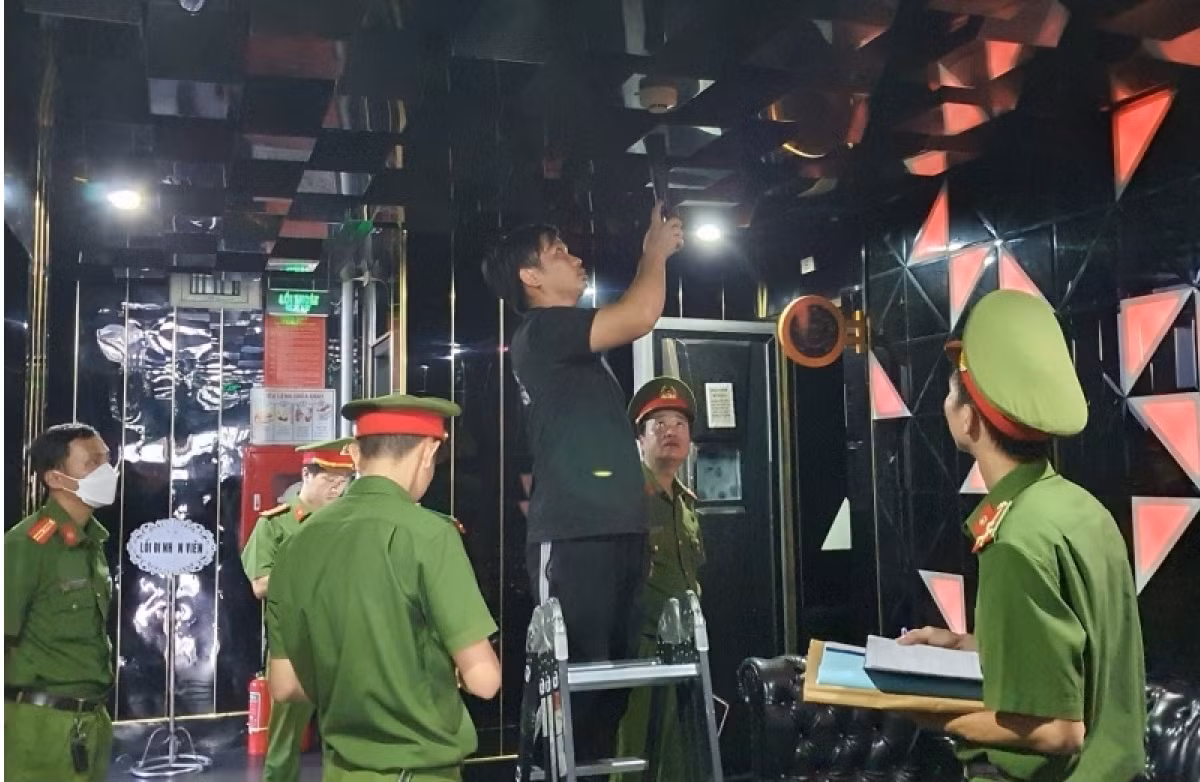 Vi sao hang loat bar - karaoke lon tai Hue bi dinh chi hoat dong?-Hinh-2