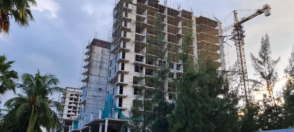 Khu đô thị này sau đó được xây dựng trở lại nhưng tiếp tục dính đến hàng loạt sai phạm khác. Quá trình chuyển nhượng, mua bán dự án này đã khiến nhiều cựu lãnh đạo Đà Nẵng vướng vòng lao lý.