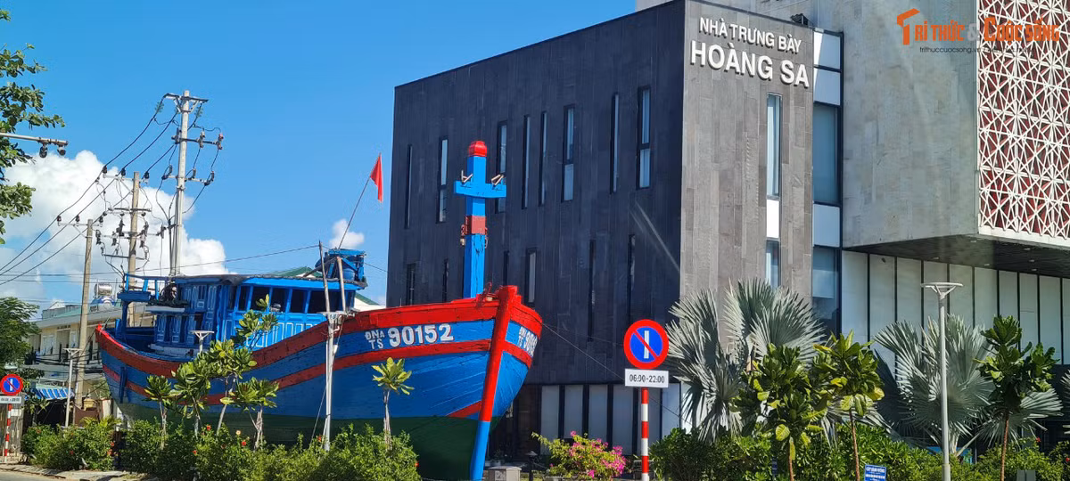 Nhà trưng bày Hoàng Sa, điểm nhấn đặc biệt nên tuyến đường này.