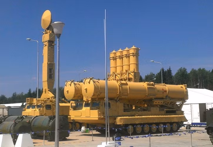 Radar cảnh giới của tổ hợp tên lửa phòng không S-300VM Antey-2500 cũng là các phiên bản nâng cấp mới 9S15M/MV Bill Board B và 9S19M2 Imbir High Screen B.