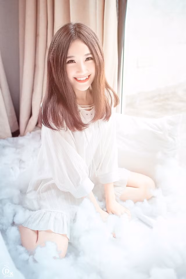 Quyết tâm và nhờ một phần trợ giúp từ gia đình, Thu Kenny chuyển hẳn sang ngành nghề trang điểm, làm đẹp. Hiện tại, cô gái trẻ là chuyên viên trang điểm quen mặt với khá nhiều nhiếp ảnh gia trẻ, cả chuyên nghiệp lẫn nghiệp dư ở Hà Nội.