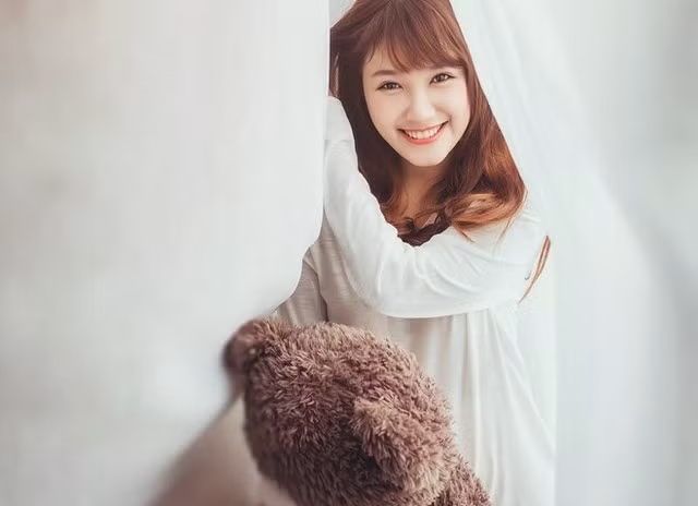 Nghề MC thể thao điện tử ở Việt Nam đang còn khá mới lạ. Theo đuổi công việc này Phương Anh phải có nhiều kiến thức, am hiểu về game, các môn thể thao điện tử, cùng cách phân tích, bình luận phù hợp với giới game thủ. Chính điều này đã tạo nên sự độc đáo, hấp dẫn của cô nàng MC xinh đẹp.