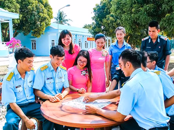 Thắm tình quân dân.