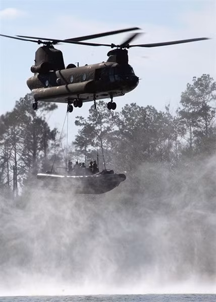 Bởi theo bảng xếp hạng mới nhất vừa được đăng tải trên trang The Aviationist, Mi-26 vẫn đứng ngôi đầu bởi khả năng mang tải trong những dòng trực thăng hạng nặng hiện nay. Mi-26 hiện đang được trang bị ở 20 quốc gia. Trọng tải của Mi-26 khoảng 20 tấn tương đương như máy bay vận tải quân sự của Mỹ C-130 Hercules.