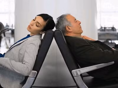 Nếu lâu dài sẽ dẫn đến căng cơ gây đau cổ và khiến cơ thể nhức mỏi thường xuyên. Vì thế bạn nhất thiết phải chọn tư thế ngủ phù hợp nhất để tránh những tác hại không đáng có.