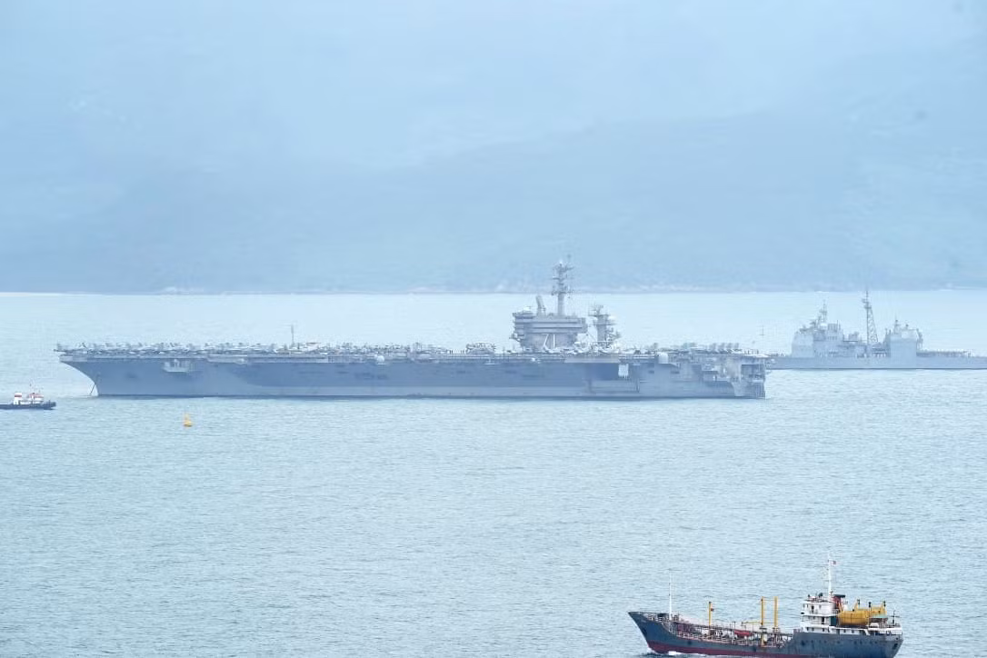 Trước khi ghé thăm Đà Nẵng, nhóm tác chiến tàu sân bay USS Theodore Roosevelt rời San Diego vào ngày 17/1 và được triển khai đến khu vực Ấn Độ Dương - Thái Bình Dương.