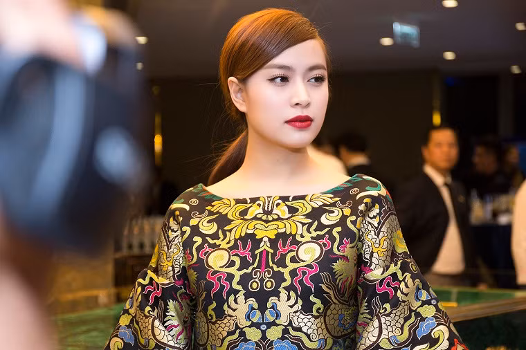 Sau khi bị lỡ mất cơ hội tham gia gameshow The Remix, Hoàng Thùy Linh chia sẻ, cô bình tĩnh đón nhận sự việc này.