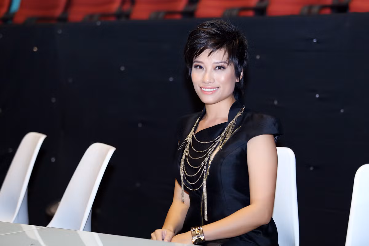 Tran Ly Ly bat ngo voi Vuong Khang o BNHV 2015-Hinh-4