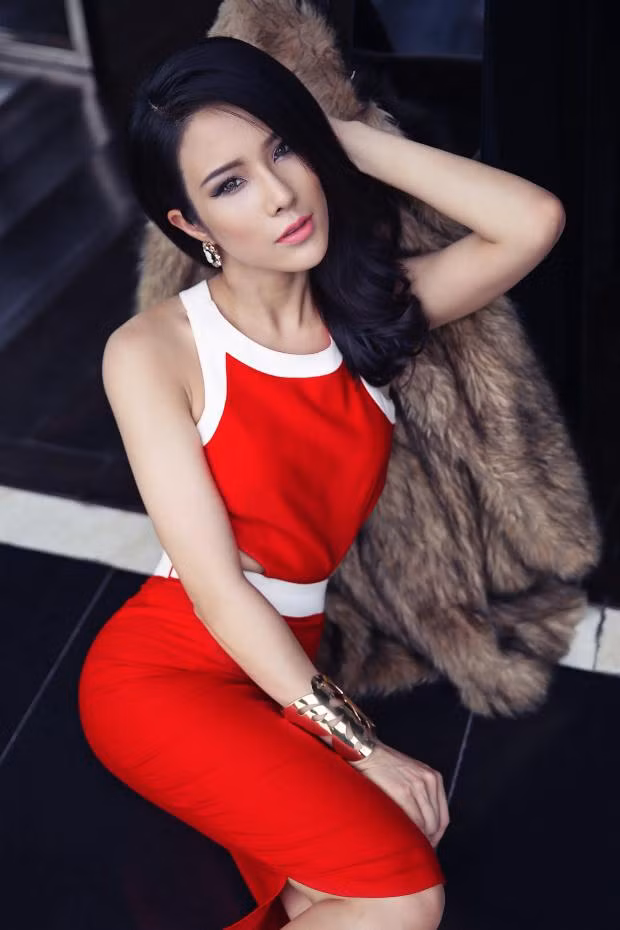 Với lợi thế sở hữu vóc dáng sexy, gương mặt ưa nhìn không khó khăn để Diệp Lâm Anh gây chú ý từ những đêm thi đầu tiên.