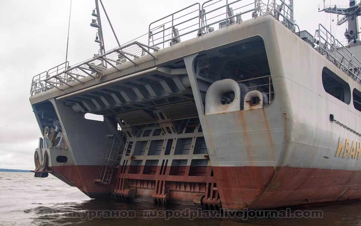 Ivan Gren có khả năng chở 13 xe tăng T-90 hoặc xe bọc thép lội nước và 300 lính thủy. Nguồn ảnh: ruspodplav