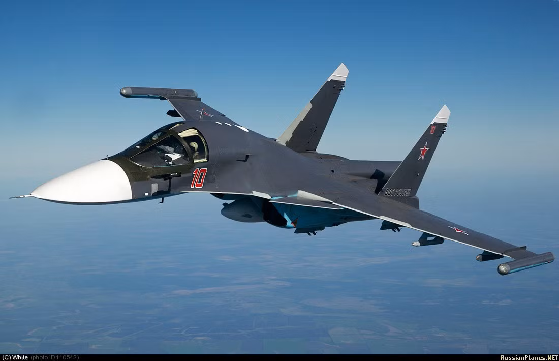 Theo một số nguồn tin, Algeria có thể trở thành quốc gia đầu tiên mua sắm máy bay tiêm kích-bom Su-32/34. Nguồn ảnh: Russiaplanes