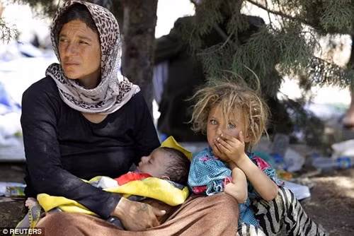 Hàng ngàn phụ nữ và trẻ em Yazidi đã bị thành viên IS giam giữ, biến thành nô lệ tình dục (Ảnh: Daily Mail)