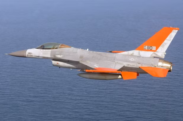 "Phi đội UCAV QF-16 sẽ góp phần tạo nên các bài huấn luyện chiến đấu và thử nghiệm mới cho máy bay chiến đấu Mỹ, đặc biệt là tiêm kích F-35", đại diện của Tập đoàn Boeing cho biết.