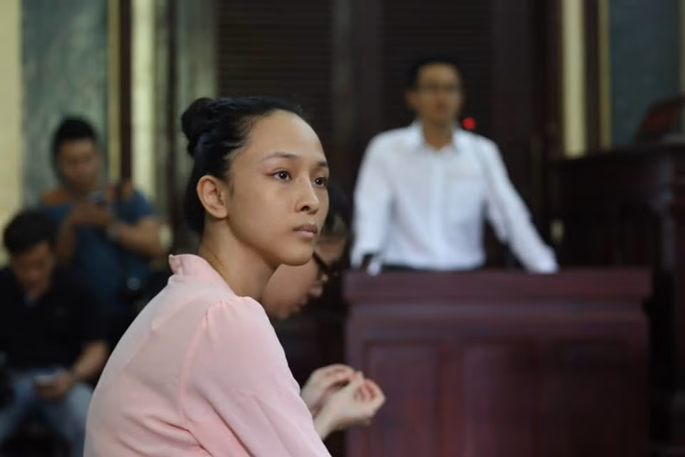 “Không phải bị cáo không hợp tác mà bị cáo giữ quyền im lặng” - bị cáo Phương Nga nói. Ảnh: Vietnamnet.