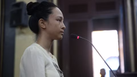 Trái ngược với lời cáo buộc của ông Cao Toàn Mỹ, Phương Nga khai nhận 16,5 tỷ đồng là số tiền ông Mỹ đưa cô sau 7 năm làm hợp đồng tình cảm. Hiện tại, vụ kiện tụng giữa ông Cao Toàn Mỹ và Phương Nga vẫn đang rất gây sự chú ý của dư luận. Ảnh: Zing.