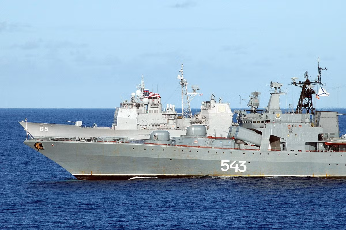 Moscow nhiều lần bày tỏ thiện chí hợp tác với NATO, sẵn sàng cùng nhau chống lại các mối đe dọa thực tế, bao gồm khủng bố quốc tế, xung đột vũ trang cục bộ, nguy cơ phổ biến vũ khí hủy diệt hàng loạt. Nga đã nhiều lần thực hiện các bước đi thiện chí hướng tới liên minh, cố gắng đề xuất chương trình nghị sự mang tính xây dựng. Một số hoạt động chung giữa Nga và NATO đã được tổ chức. Tuy nhiên, sau năm 2008, sự hợp tác chung đã thực sự chấm dứt vì liên minh đã hành động không phù hợp với Nga, đúng hơn là không “đếm xỉa” đến bất kỳ lợi ích nào của Nga. Tuy nhiên, Putin hy vọng rằng lợi ích của nền an ninh chung và một tương lai hòa bình, ổn định cho toàn thế giới sẽ thắng thế.