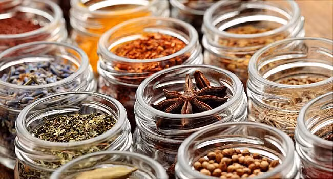 Đinh hương, thì là, tỏi, quế được xem là rất hữu ích trong việc giảm nguy cơ ung thư. Ảnh: webmd.