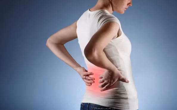 Nếu bạn bị đau lưng không rõ nguyên nhân, thường xuyên và kéo dài thì bạn cũng cần đặc biệt chú ý. Ảnh: tamminhduong.