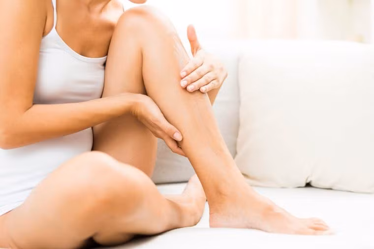 Tại thời điểm này, khối u có thể đã phát triển nhiều đến mức nó chèn ép vào vùng thắt lưng hoặc vùng xương cụt.