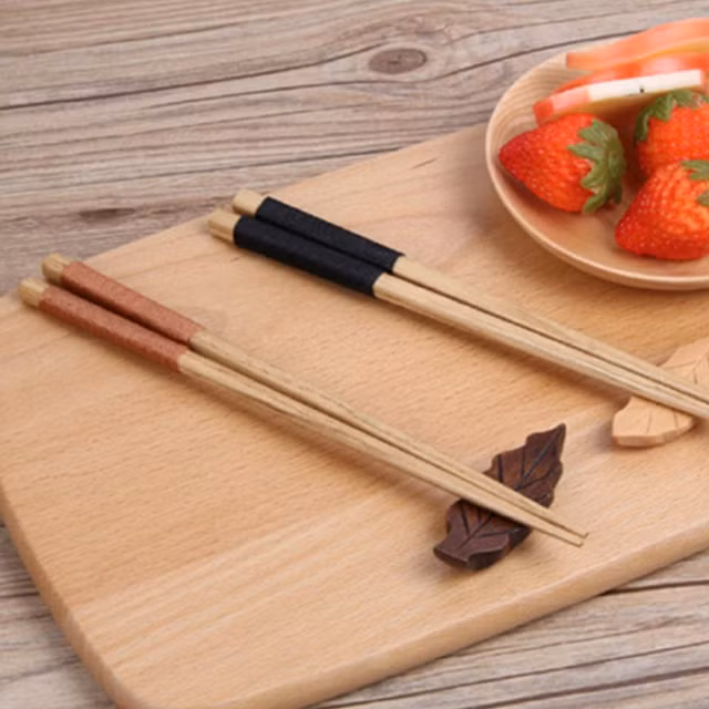 Đũa ẩm ướt chính là điều kiện thuận lợi cho các loại vi khuẩn, nấm mốc và chất gây ung thư - aflatoxin cũng có thể được sản sinh. Ảnh: giadinh.