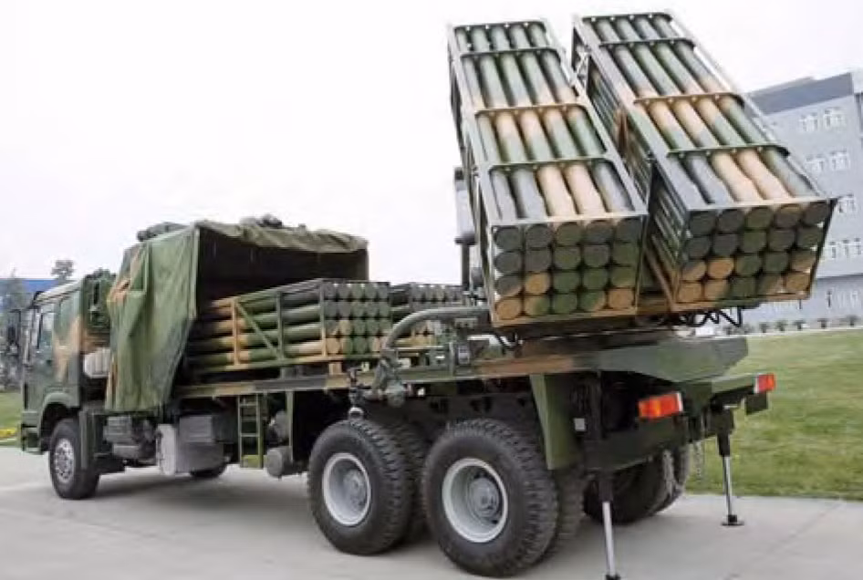 Dĩ nhiên không thể không nhắc tới Trung Quốc - quốc gia "số 1" sao chép BM-21 Grad. Quốc gia này thậm chí tạo ra "gia đình nhỏ 10 phiên bản khác nhau". Trong ảnh, phiên bản mới nhất của "Grad Trung Quốc" - PR50 SPMRL với số lượng nòng pháo tăng lên tới 50 nòng, tầm bắn từ 20-40km. Nguồn ảnh:Wikipedia