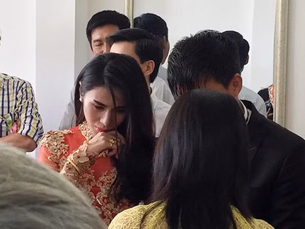 Thủy Tiên từng tâm sự, cô có một quá khứ đầy bi kịch, thiếu tình thương của họ hàng. Ngày cha cô mất, cô và mẹ đã ra khỏi nhà đầy tủi nhục và không nghĩ sẽ có ngày hôm nay.