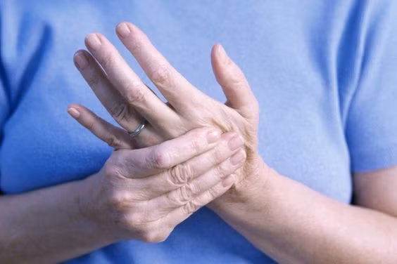 Bên cạnh hai công dụng trên, dầu dừa còn có tác dụng tốt với người bệnh tiểu đường vì trong dầu dừa có những dưỡng chất hỗ trợ tốt trong quá trình chữa bệnh này. Ảnh: Pinterest.