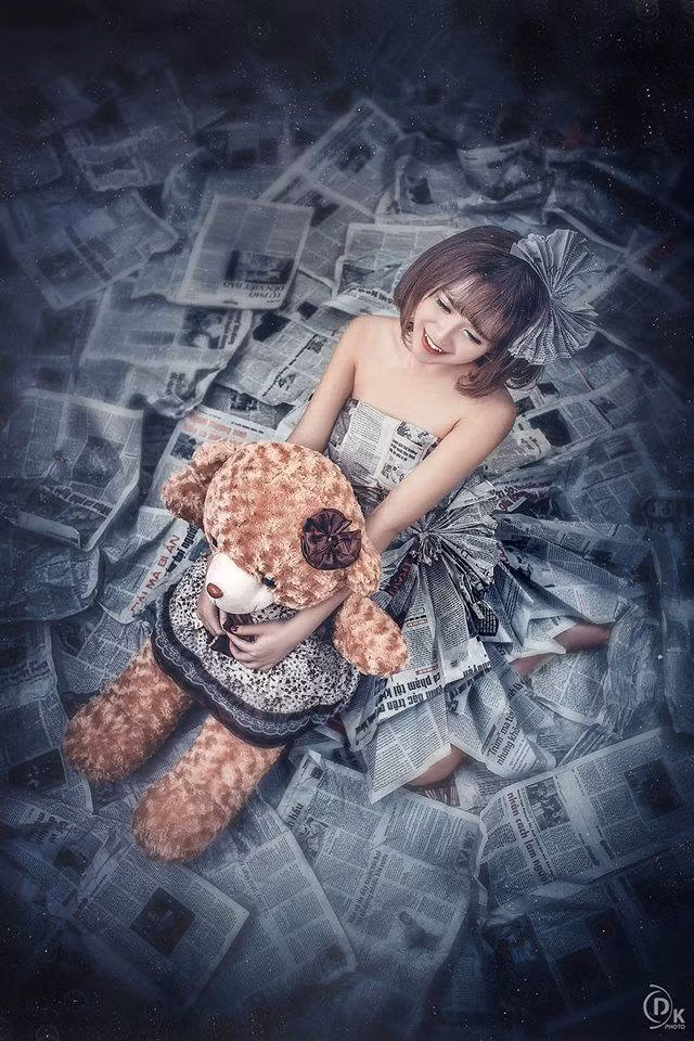 Người thực hiện bộ ảnh mới cho hot girl Mờ Naive là DK Manip – tên thật Trần Minh Lễ, phó nháy sinh năm 1991 khá nổi tiếng trên nhiều diễn đàn, fanpage về nhiếp ảnh, từng chụp ảnh cho nhiều hot girl, nhân vật nổi tiếng.