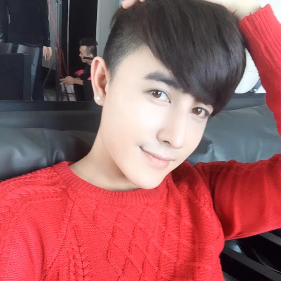 Được biết để có được nhiều thành quả như hiện tại, Thiên Anh cũng đã phải trải qua rất nhiều khó khăn. Từ phố Núi xuống Sài Gòn học tập, lập nghiệp, chàng trai Gia Lai từng phải đi phát tờ rơi, làm phục vụ với mức lương bèo bọt.