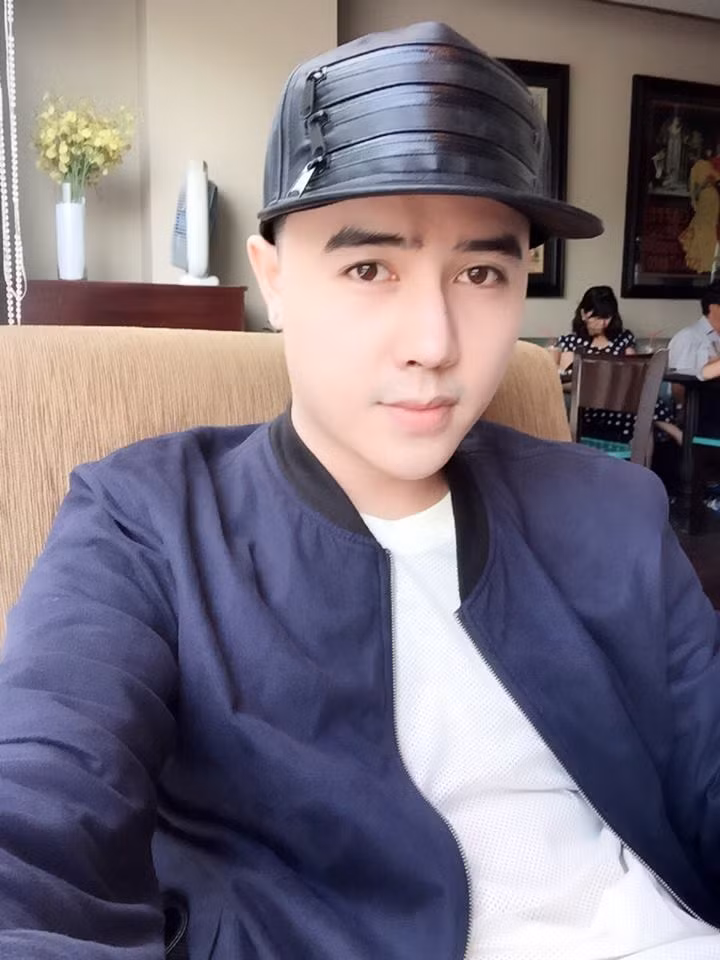 Chăm chỉ và dần “đổi đời”, Thiên Anh phần nào khá tự tin vào bản thân… nhưng trong một lần công khai mức thu nhập của mình, chàng trai trẻ đã phải hứng chịu không ít gạch đá của dân mạng, những người cho Thiên Anh là người thích khoe khoang.
