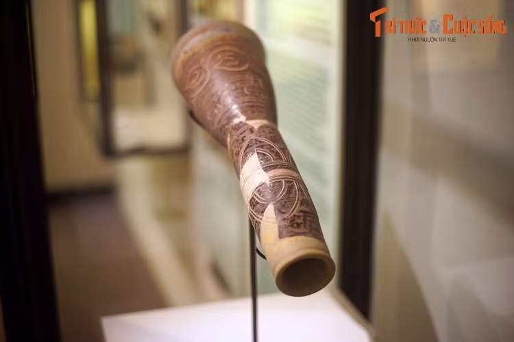 Dù công năng không thể so sánh được với những chiếc loa phóng thanh hiện đại, chiếc loa gốm này vẫn có thể khuếch đại âm thanh lên đáng kể, giúp lời nói truyền xa hơn nhiều so với khi không dùng loa.