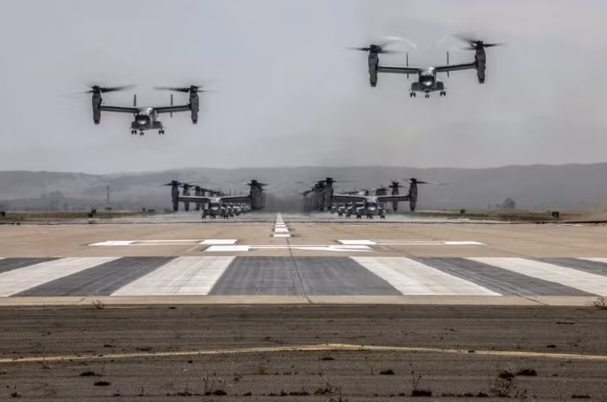 V-22 có tốc độ tối đa 565 km/h, trần bay 7.520 m, tầm hoạt động 1.627 km hoặc 3.590 km với thùng dầu phụ.