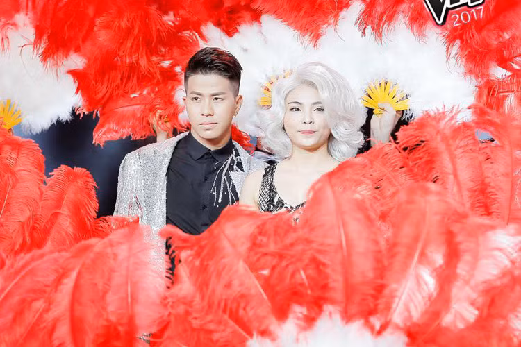 Tiếp tục làm mới bản thân trong đêm chung 1, Hiền Mai tự tin thể hiện bản mashup "Who is loving you - Feeling good" trong tạo hình quyến rũ. HLV Thu Minh đánh giá Hiền Mai đã tạo được sự riêng biệt. Ảnh: Fanpage