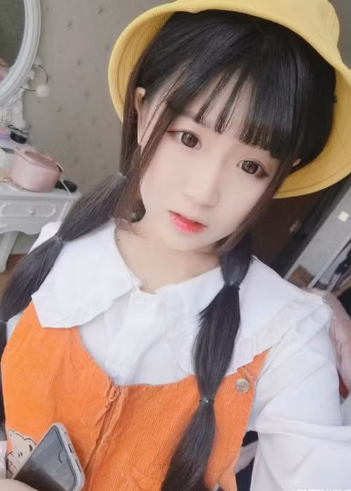 Nữ MC Trung Quốc mang bầu 8 tháng Thanh Ninh được nhận xét là một cô gái xinh xắn, đáng yêu, có nước da trắng hồng. Ảnh: Ifeng