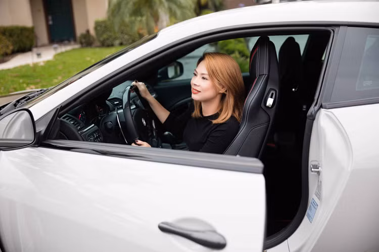 Sau nhiều năm hoạt động nghệ thuật và biết tích cóp, Thanh Thảo đã tự tay sắm xe hơi, tậu nhà.