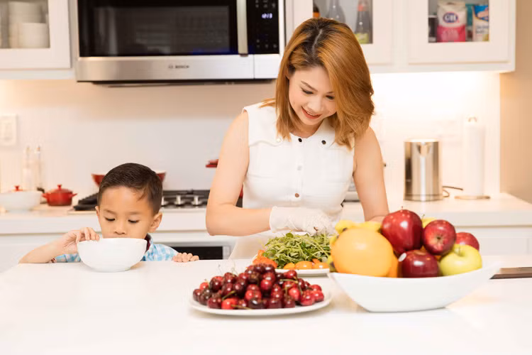 Ngày thường, Thanh Thảo đích thân đi chợ và tự tay vào bếp nấu những món ăn ngon cho gia đình.