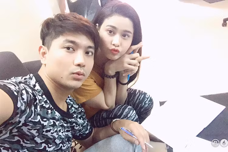 Trước nghi vấn trục trặc vào tháng 2/2017, Tim và Trương Quỳnh Anh đều giữ im lặng. Sau đó, trên trang cá nhân, cả hai vẫn thường xuyên chia sẻ hình ảnh vui vẻ bên nhau. Ảnh: FBNV