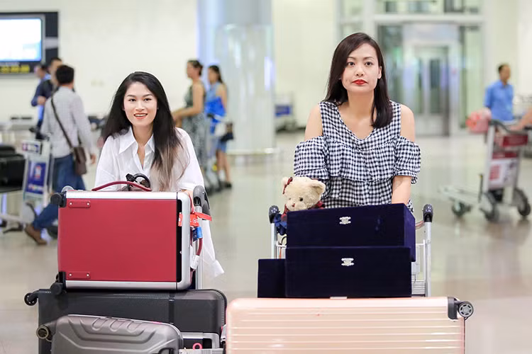 Đoàn phim hiện đang gấp rút chuẩn bị tham gia một loạt sự kiện điện ảnh mang tầm cỡ quốc tế vào tháng 5. Trước đó, dự án phim truyện nhựa điện ảnh “Đảo của dân ngụ cư” đã thắng lớn tại AIFFA 2017.