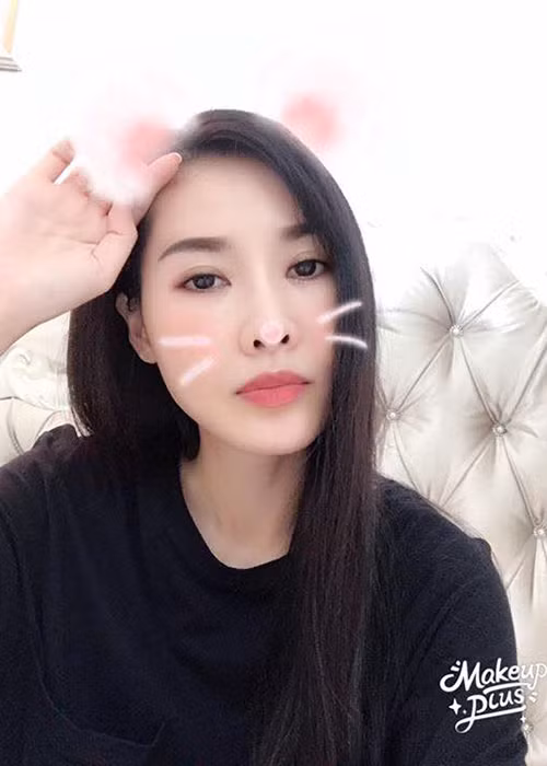 Quế Vân cho biết, cho đến nay, cô đã phẫu thuật thẩm mỹ được 1 tháng 18 ngày. Cô vui mừng vì hậu dao kéo được mọi người khen trẻ và xinh hơn. “Ước mơ đã trở thành hiện thực rồi”, Quế Vân bày tỏ. Ảnh: FBNV