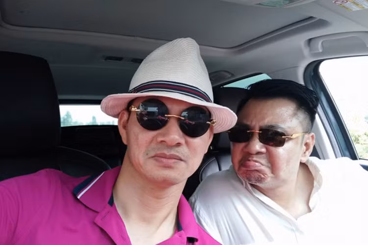 Theo lời Tự Long, anh và Xuân Bắc không ít lần giận nhau. Tuy nhiên, để có được tình bạn thân thiết như ngày hôm nay, cả hai “nhiều lúc phải nhịn nhau như nhịn cơm sống để cùng chờ cơm chín”. Ảnh: Báo giao thông